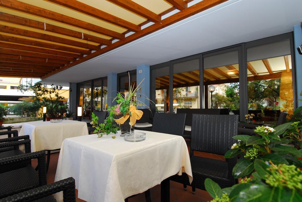 Hotel Ambasciata Cesenatico Eksteriør bilde